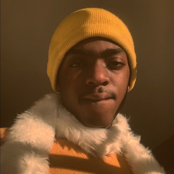 Meet your Posher, Ar'marion - Picture 1 of 3